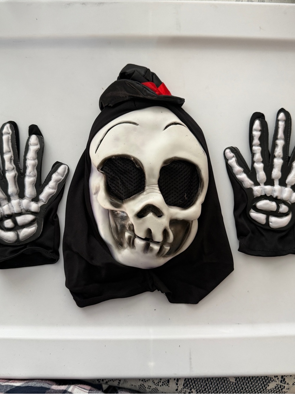 Kids Skull Mask and Skeleton Gloves Costume Set - Black & White Medium 10/12